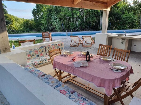 Outdoor dining