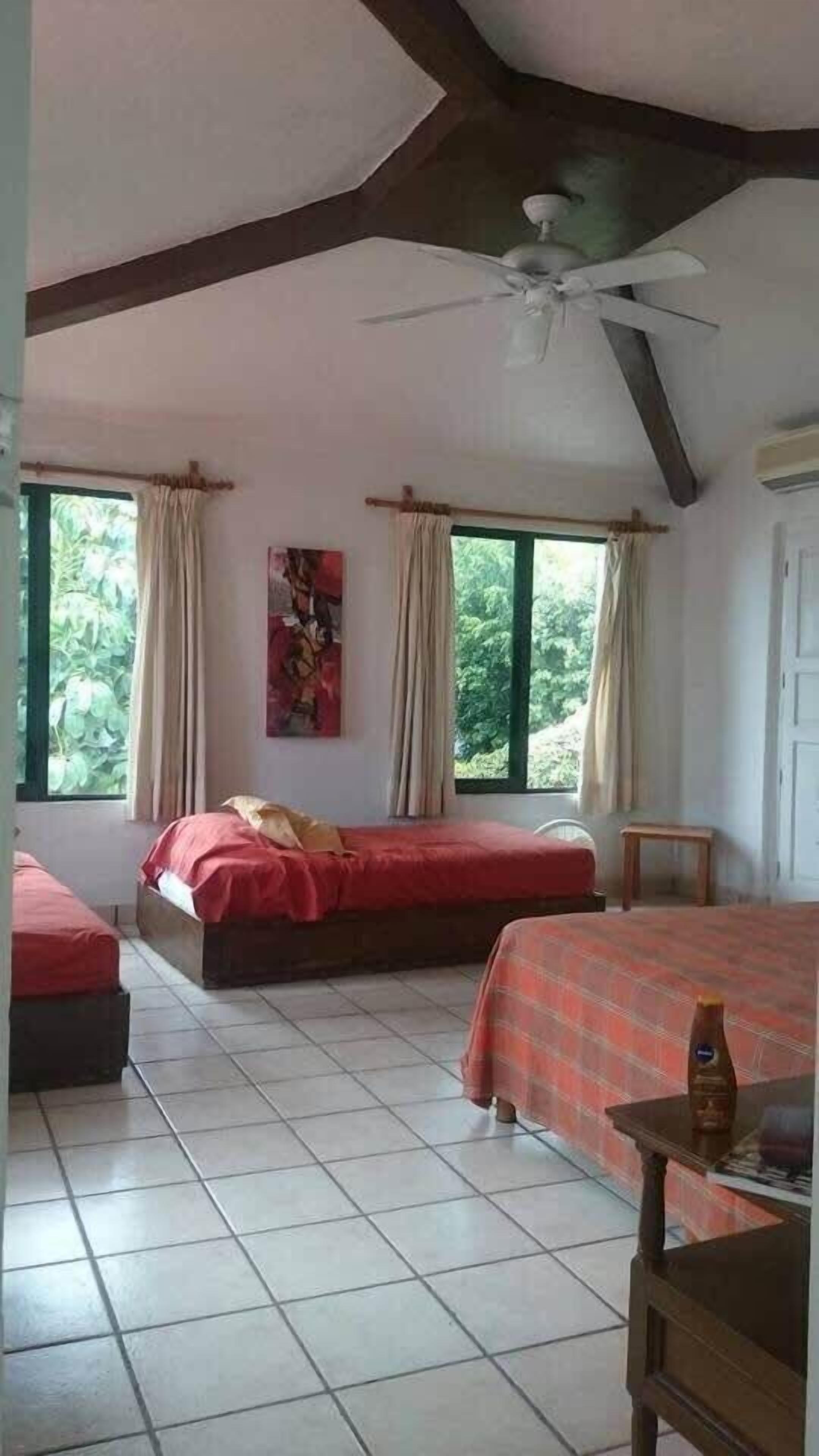 9 chambres, bureau, Wi-Fi, draps fournis