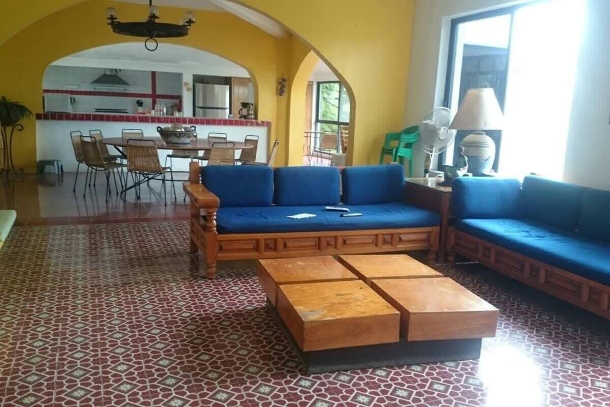 Incredibly Beautiful Big Villa For Up To 32 Guests - Tequesquitengo