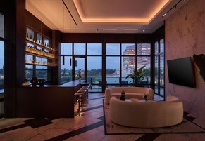 Abre todos los días (con vistas a la piscina)