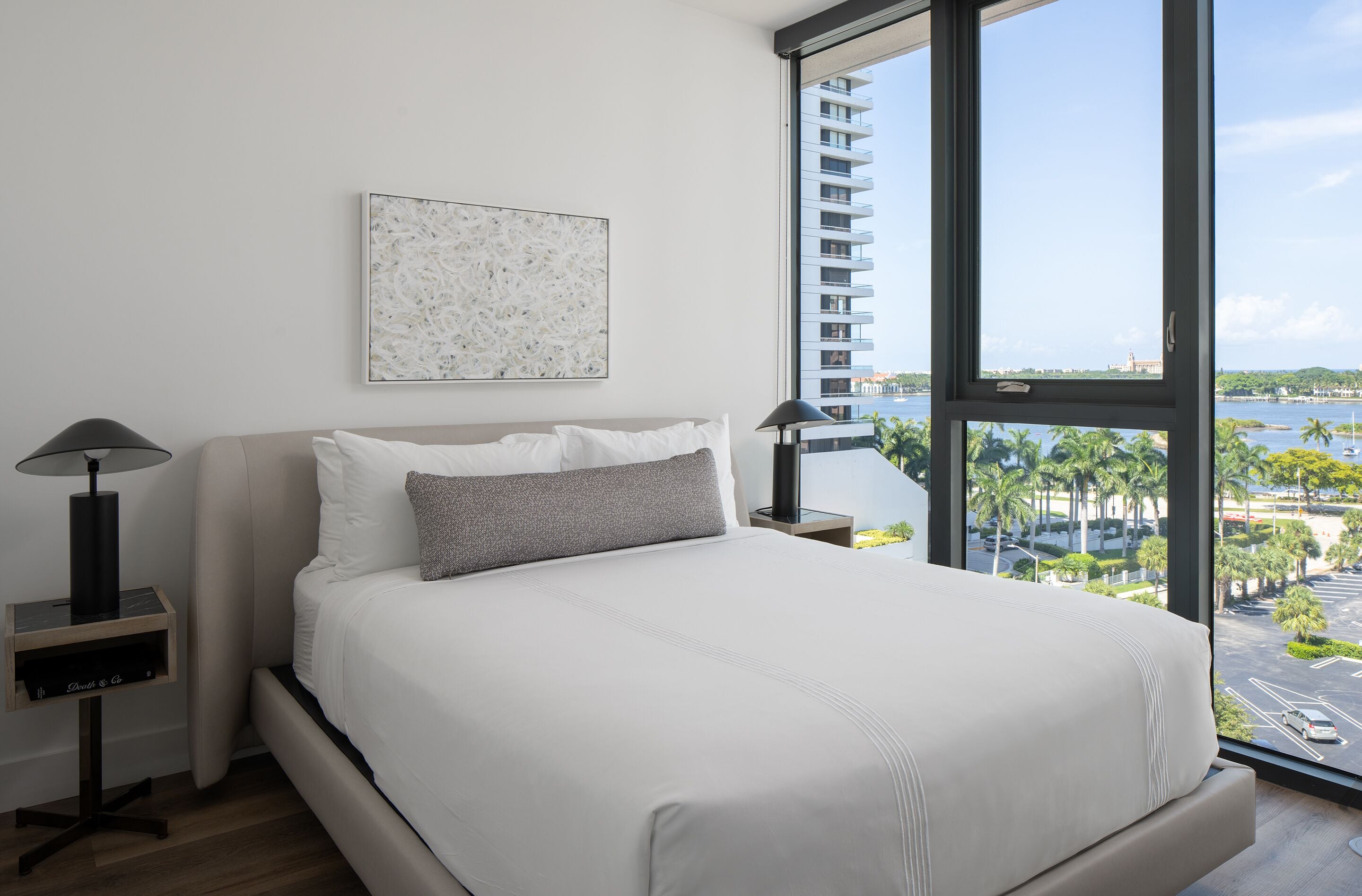 Sängtillbehör av högsta kvalitet, Tempur-Pedic-madrasser och minibar