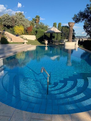 Piscine extérieure, piscine chauffée