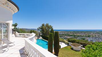 Piscine extérieure, piscine chauffée