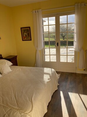 4 chambres, fer et planche à repasser, Wi-Fi gratuit, draps fournis