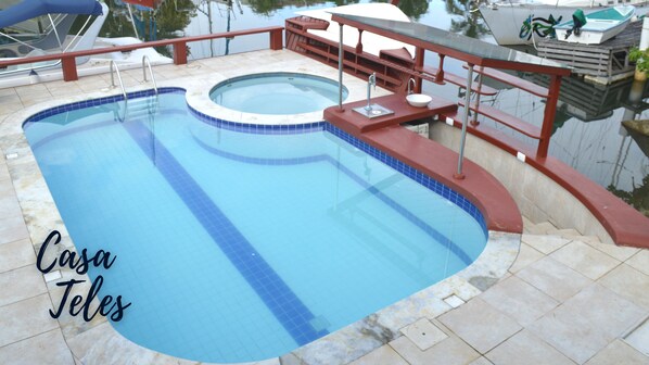 Piscine extérieure, piscine chauffée