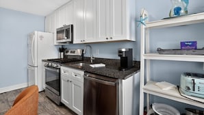 Coffee/tea maker, fridge, microwave, oven