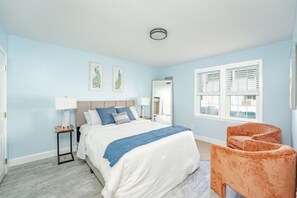 2 bedrooms, desk, WiFi, bed sheets