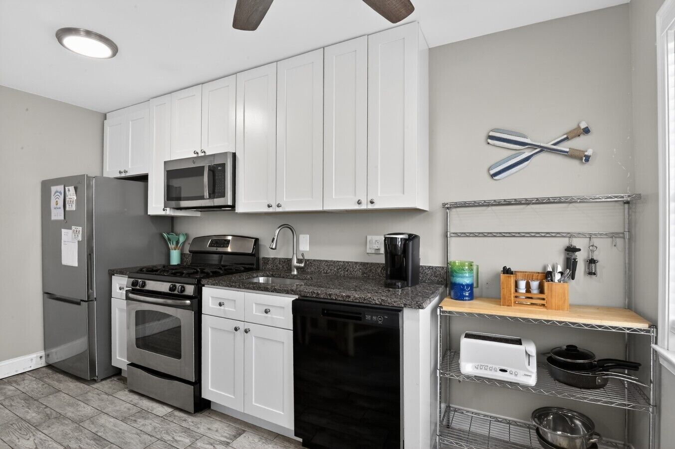 Coffee/tea maker, fridge, microwave, oven