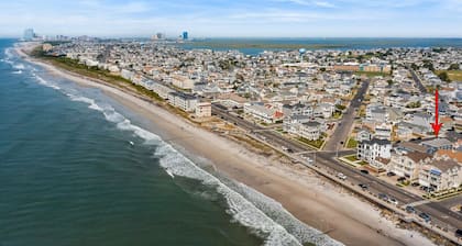 223 10th Street N, Unit 6 · Radiant Beach Block Condo ★ Parking ★ Patio