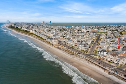 223 10th Street N, Unit 6 · Radiant Beach Block Condo ★ Parking ★ Patio