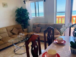 高级公寓 (#13) | 起居区