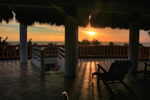 Terrace/patio - Suites Ximajo (Puerto Escondido)