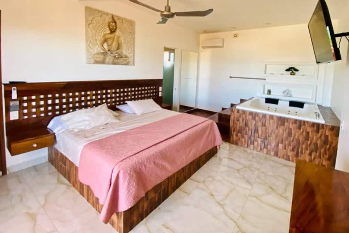 Habitación romántica (#12) | 1 habitación, edredón, wifi gratis y ropa de cama