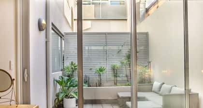 Sprawling Modern City Pad by Sydney Dreams
