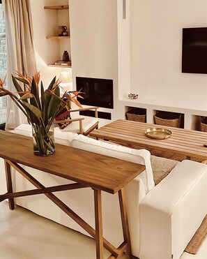 Téléviseur connecté, foyer, jeux vidéo, livres