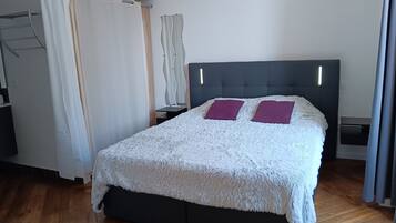 1 chambre, fer et planche à repasser, lit parapluie, Wi-Fi gratuit