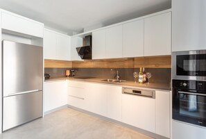 Refrigerador, microondas, horno y lavavajillas 
