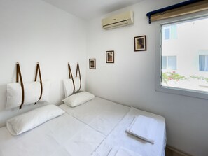 Basic Double Room | Bed sheets - Körfez Pansiyon (Bodrum)