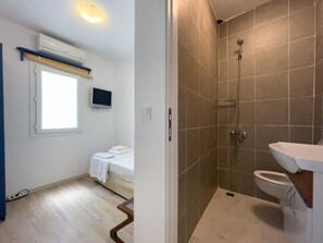 Basic Single Room | Bed sheets - Körfez Pansiyon (Bodrum)