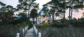 Bay Front w Dock! Hot tub, Beach across the street, Pet friendly 