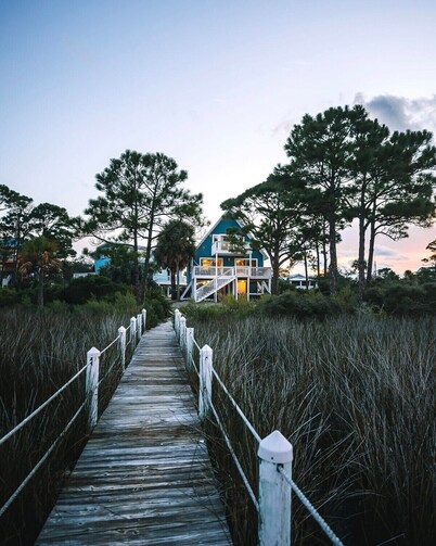 Bay Front w Dock! Hot tub, Beach across the street, Pet friendly 