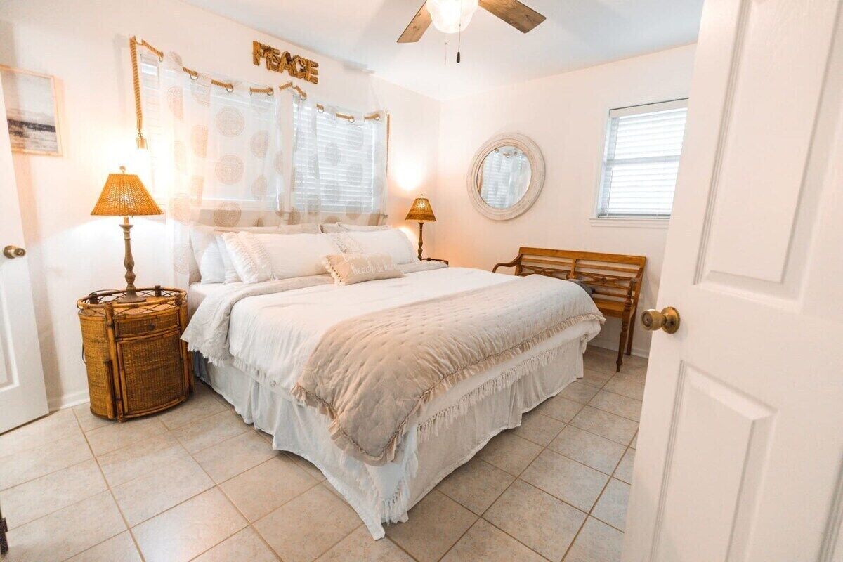3 bedrooms, WiFi (free), bed sheets