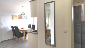 A modern kitchen with a dining area, a large mirror, and a shower. - Fantastic view high above the Rhine (Bacharach)