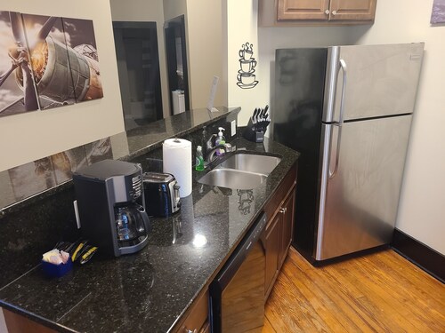 523 D - Downtown Apartment Next to Brewery