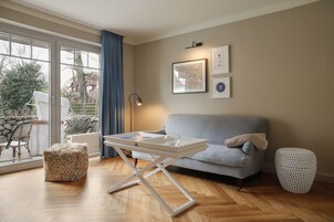 Televisión de pantalla plana, piso con calefacción