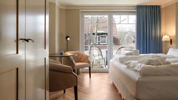 1 bedroom, Egyptian cotton sheets, premium bedding, down duvets