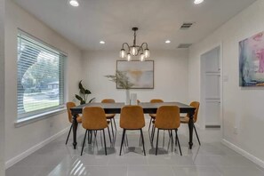 Dining - Amazing Haven Home with PRIVATE POOL (Grand Prairie)