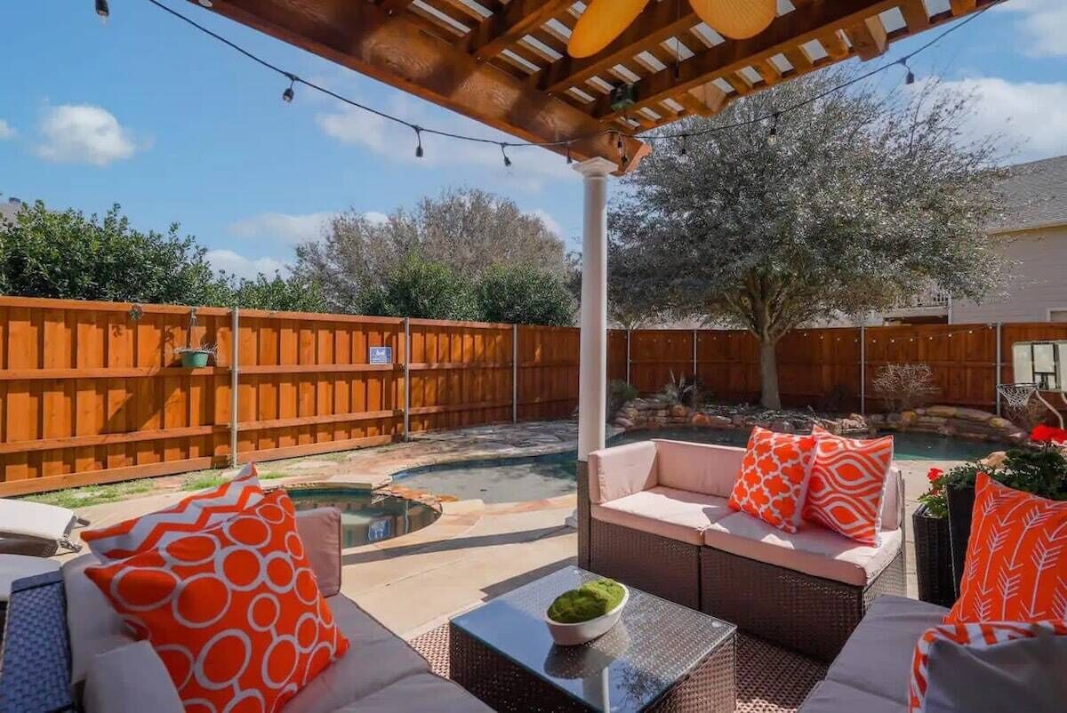 Amazing Gem for groups w/ HEATED Pool and Spa
