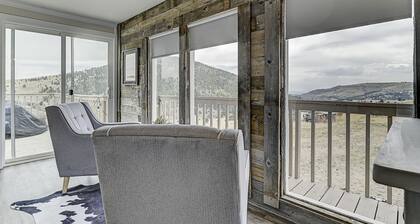 Farmhouse Cabin w/Game room in a Historic Gold Mine Town w/Mountain Views