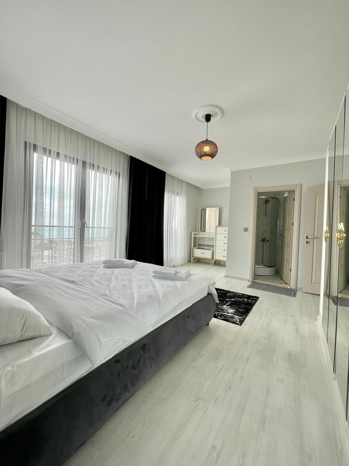 Egyptian cotton sheets, premium bedding, in-room safe