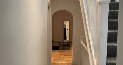 Newly reburbished 5 bedroom house with private parking and garden