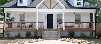 Boho West Villa • New 3BR • Hot Tub • Fire Pit • Games • 10 Min to Downtown