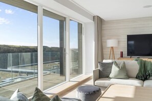 TV, DVD player, books, offices - Modern Home with Stunning Gannel Estuary Views (Newquay)