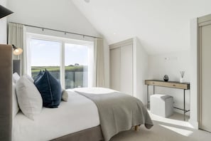 4 habitaciones, tabla de planchar con plancha, cuna de viaje y wifi 