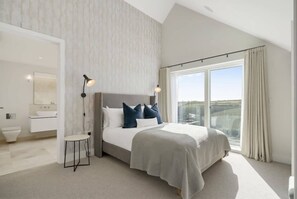 4 chambres, fer et planche à repasser, lit de bébé portatif, Wi-Fi