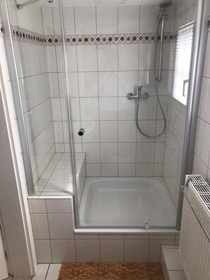 Shower, hair dryer, towels - Welcome to the Eifeldömchen vacation home! (Bad Münstereifel)