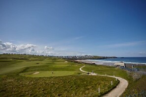 Golf - Apartment, Sea Views, 5 mins Walk to Fistral (Newquay)