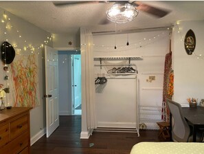 3 bedrooms, in-room safe, desk, iron/ironing board