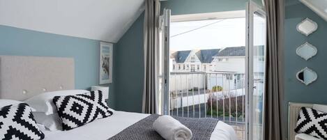 4 dormitorios, tabla de planchar con plancha, wifi y ropa de cama