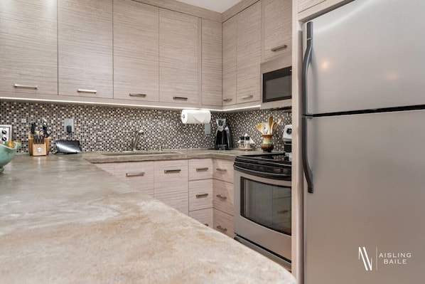 Fridge, microwave, oven, stovetop
