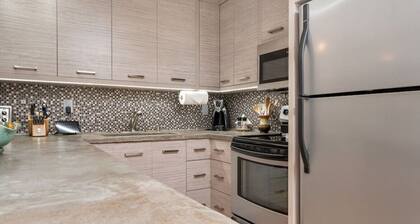 The Lekker Condo | Private Beach | Indoor Pool/Tub