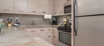 The Lekker Condo | Private Beach | Indoor Pool/Tub