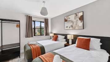4 bedrooms, desk, iron/ironing board, free WiFi