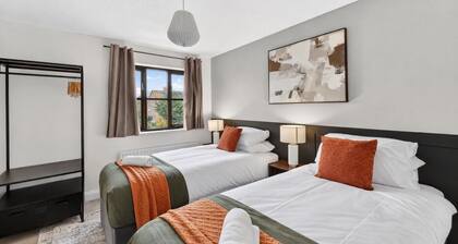 Elegant Detached House • City Centre • Driveway Parking • Smart TVs • 750mbps+ WiFi • Yoko Property