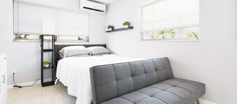 Chic Cape Coral Studio – Near Yacht Club, Kitchen + Laundry