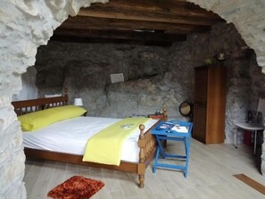 3 bedrooms, desk, iron/ironing board, travel cot - 3 METRI SOPRA IL CIELO
ALLOGGIO GIRASOLI (Felitto)